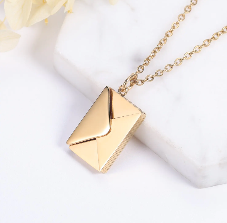 Collier enveloppe