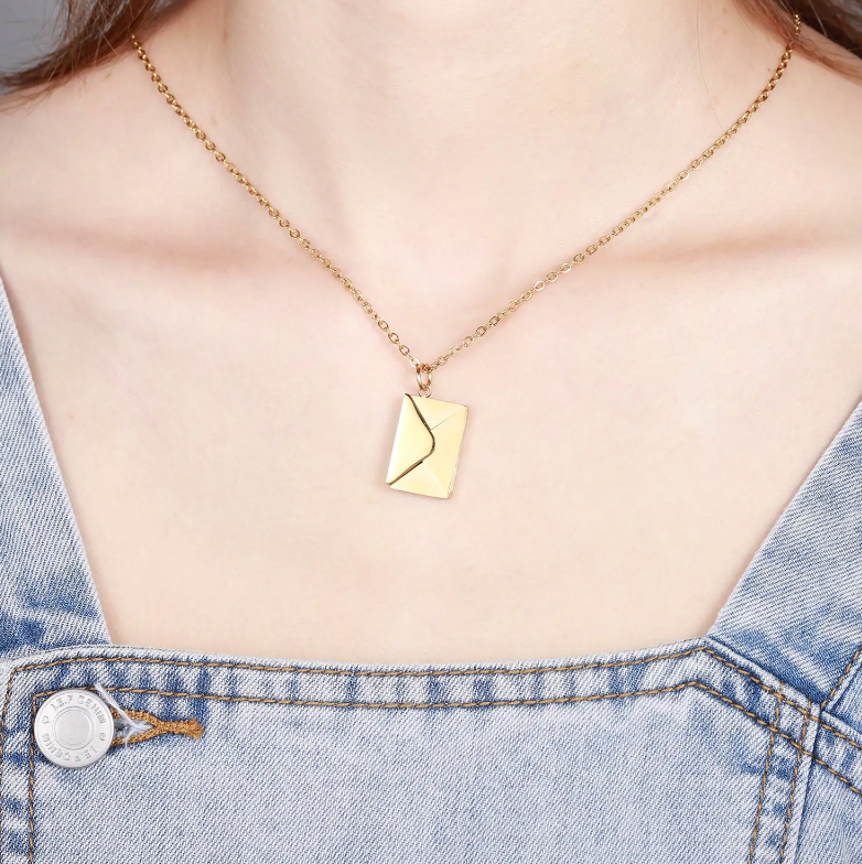 Collier enveloppe